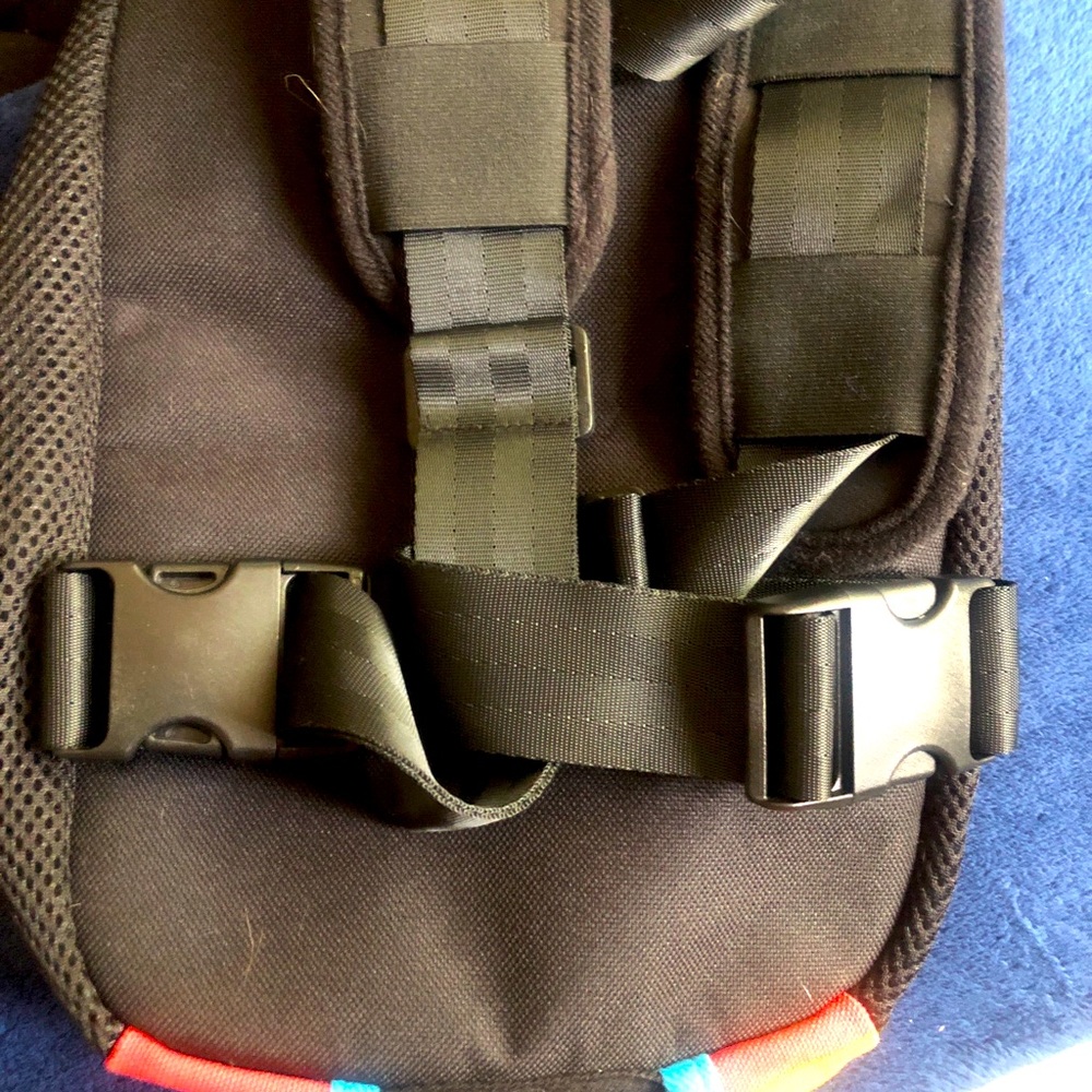 Medium new front dog carrier. Never used. Fur baby passed before it arrived 💔